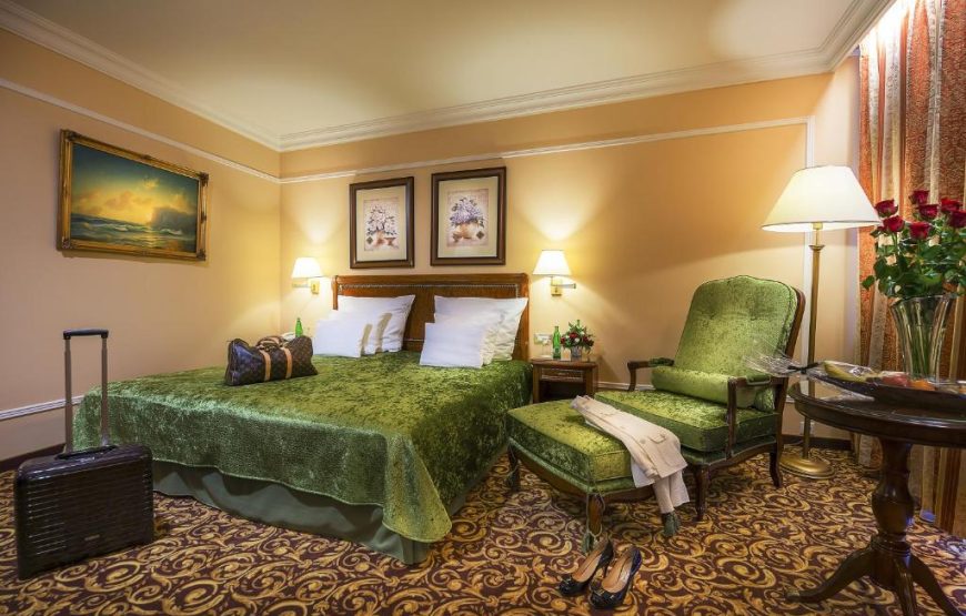 Hotel Carlsbad Plaza