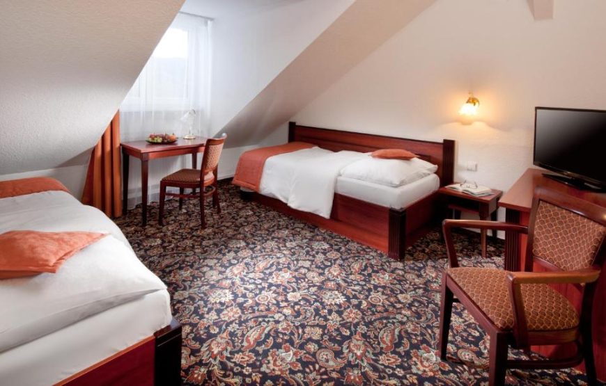 Monty Hotel