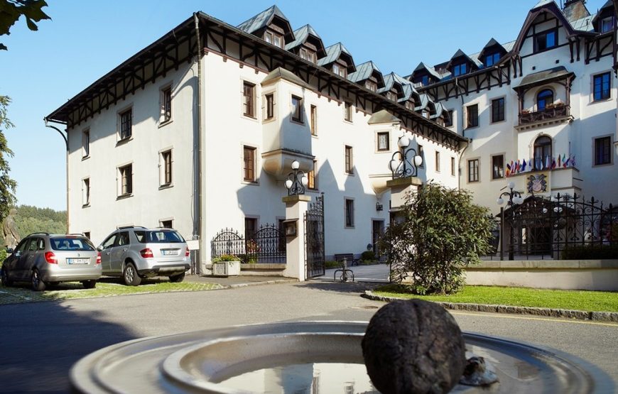 Monty Hotel