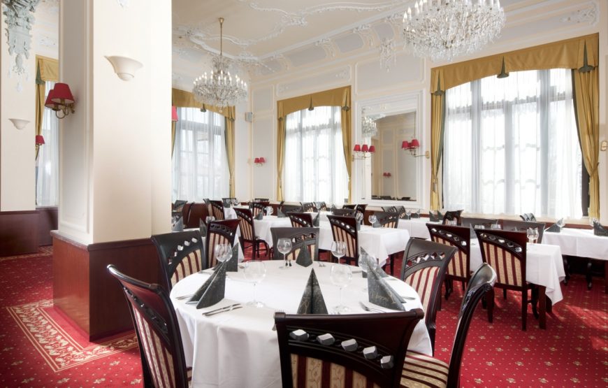 Monty Hotel