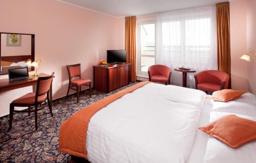 Monty Hotel