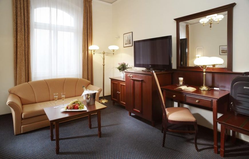 Excelsior Hotel