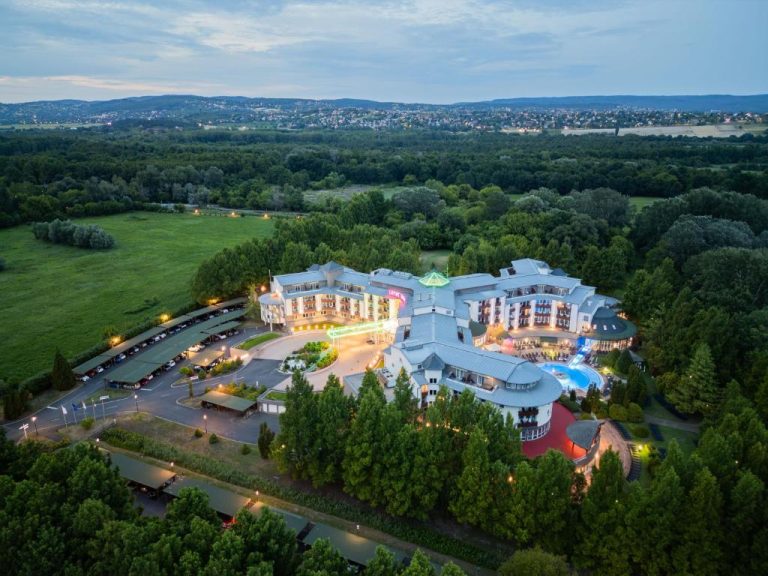 Lotus Therme Hotel