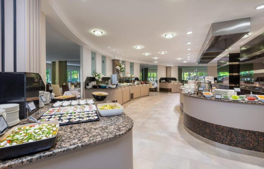 Lotus Therme Hotel