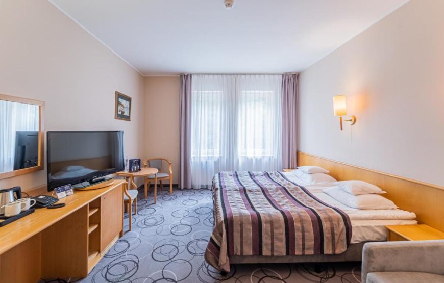 Hotel Senator