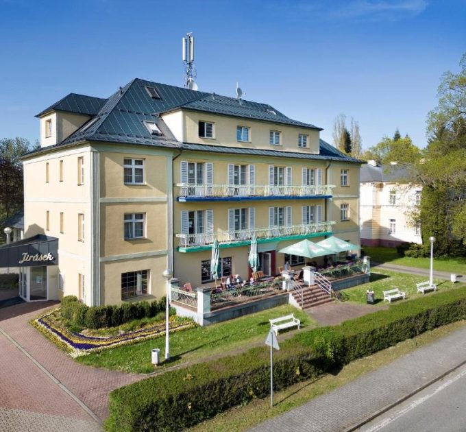 Фасад отеля Jirasek Spa Hotel
